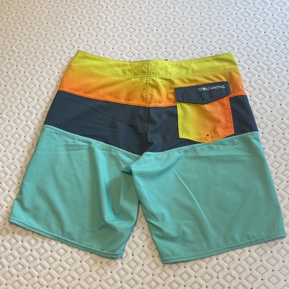 Billabong Platinum X Mens size 34 swim shorts - Rare sunset color - Like new - Picture 6 of 9